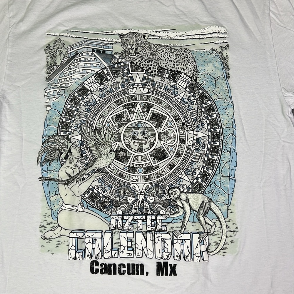 Vintage Aztec Calendar Cancun Mexico Graphic T-shirt - Picture 2 of 3